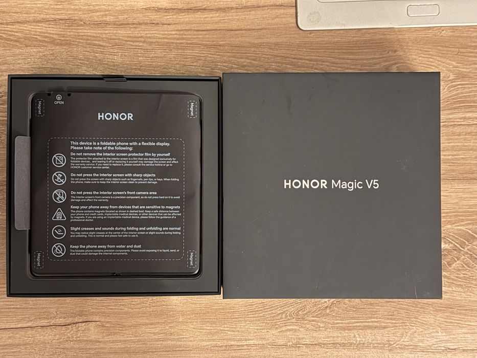 Honor Magic V5 - 512GB - Black - Garantie - Full Box + Casti + 9 huse | IMPECABIL