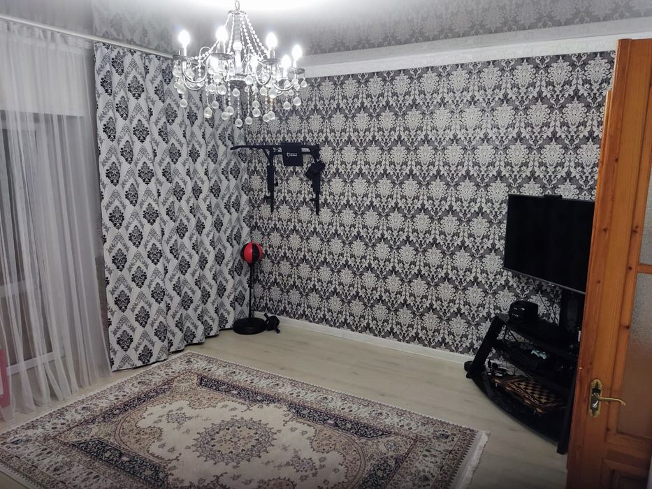 Люстра в зал (8 лампочек)