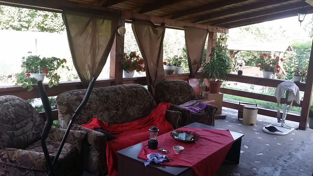 Ofer spre inchiriere casa