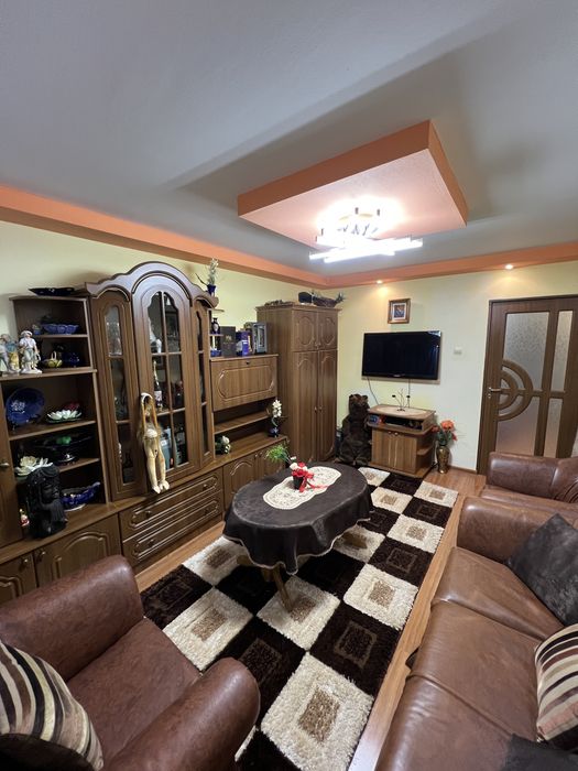 SPRE VANZARE . Apartament 3 Camere  zona  liceul Agricol  Falticeni i