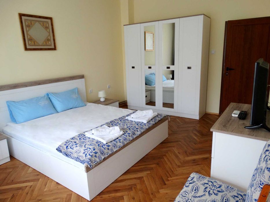 Дава се под наем Тристаен апартамент в Русе, Център - 90 кв.м за 420 € - Снимка #5