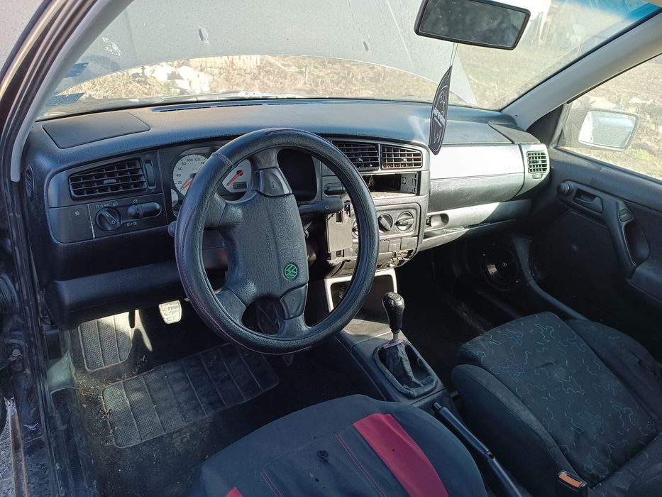 Volkswagen golf 3 1.4i бензин на Части