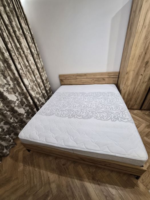 Кровать двуспальная, 200*180, матрас в комплекте