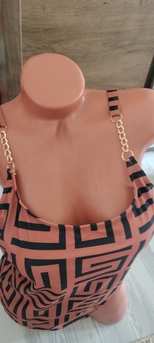 Vând Costum baie