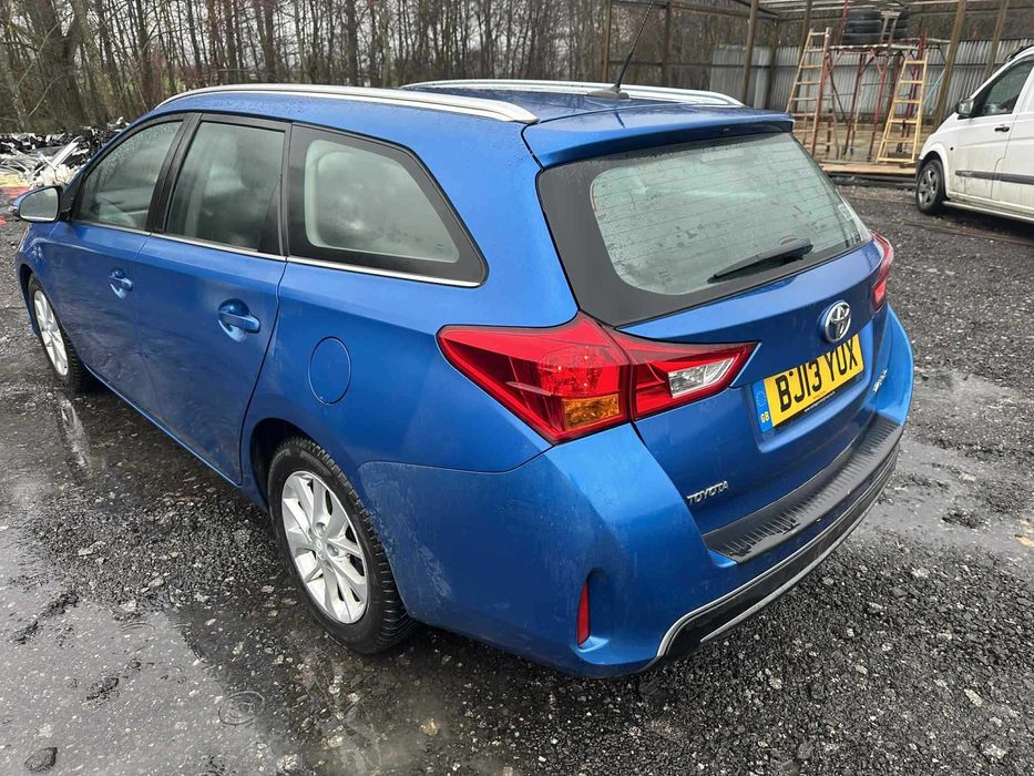 НА ЧАСТИ Toyota Auris  1. 4 D-4D, 90 , дизел, 2015г година
