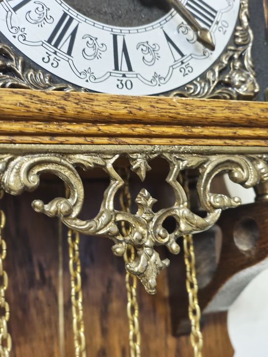 Антикварен стенен холандски часовник с тежести