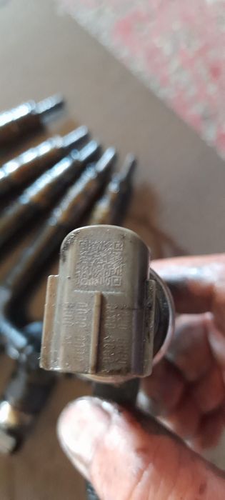 Vând injectoare mazda 6 2.0 RF7