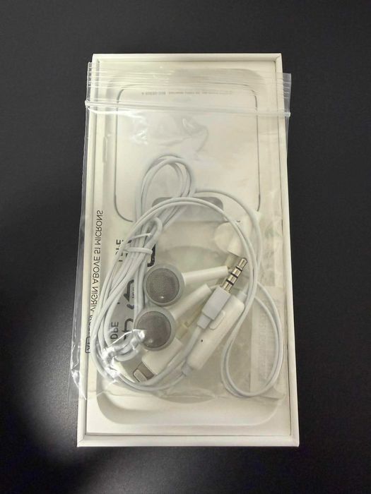 iPhone SE 3 (2022) - Midnight, 64GB - като нов - 81% батерия