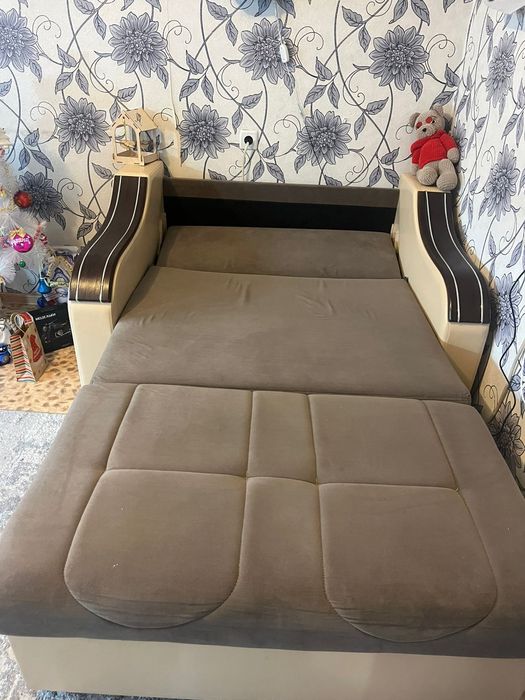 Продам 2 дивана в гостиную