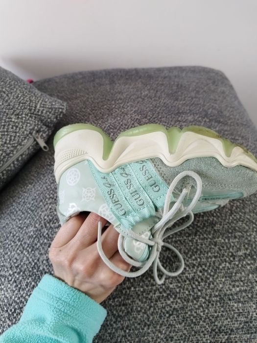 Guess 27 номер момиче