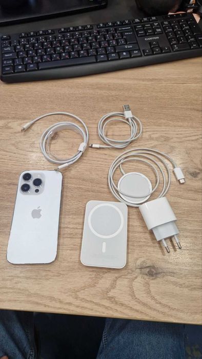 IPhone 14 Pro + зарядно, външ. батерия и безж. зарядно