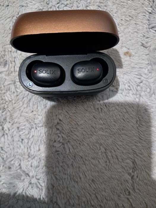 Vând casti prin Bluetooth