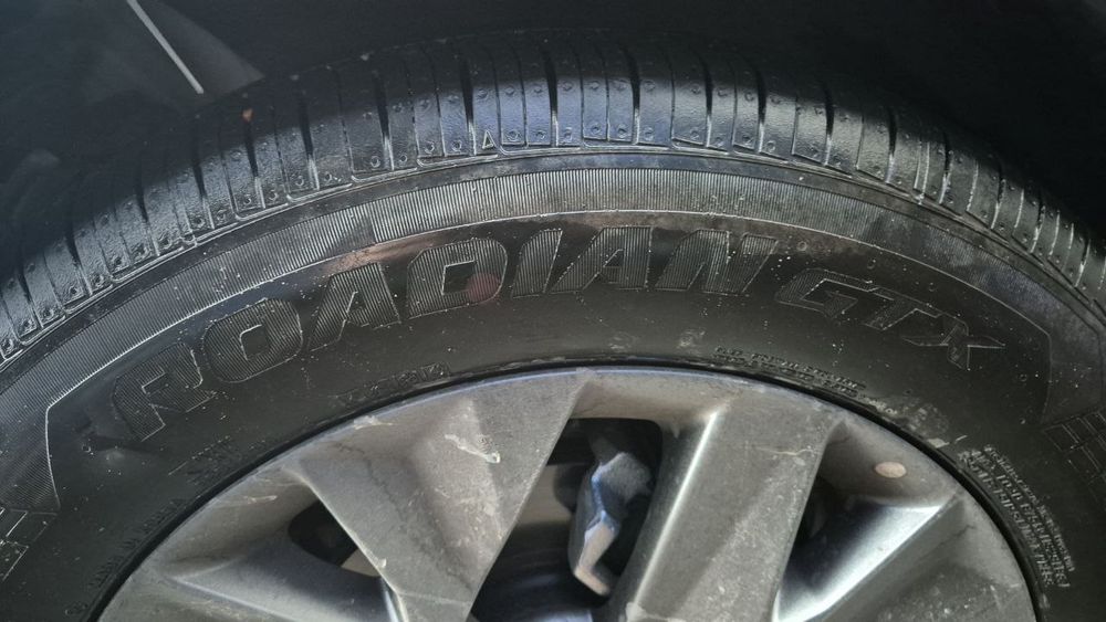 Продам авто шины roadian gtx 235 60 r18 пробег 4.500 +-