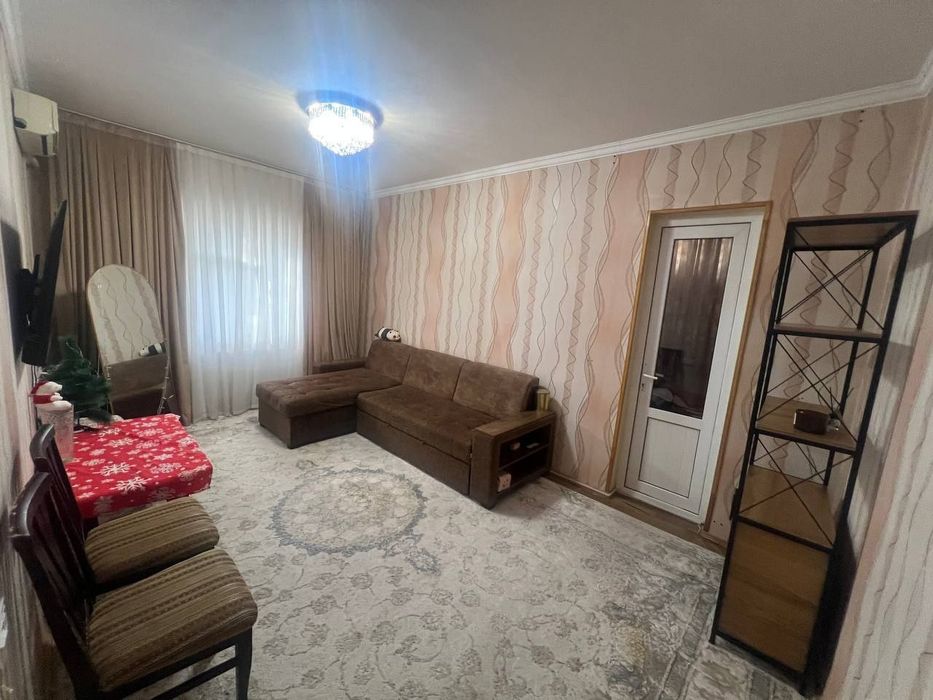 Продаётся 1/1/4 на м-в Карасу 1