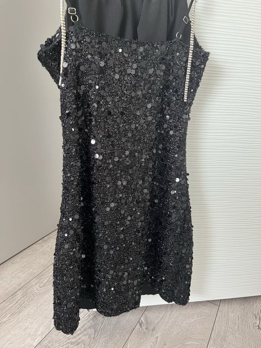 Черна рокля с пайети