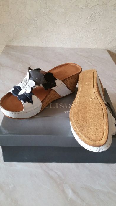 Шлепки кожаные сабо