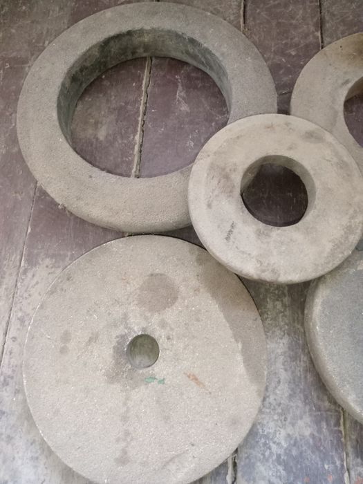 Чарх тошлар сотилади