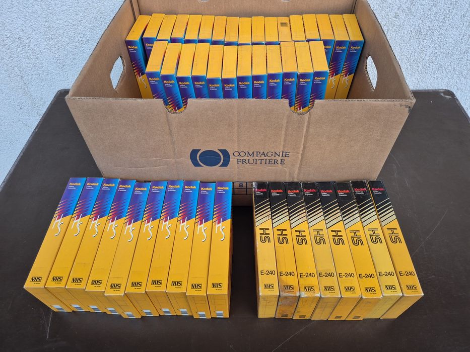 Vând lot 50 casete video VHS originale Kodak, 240 minute cu filme

- 5