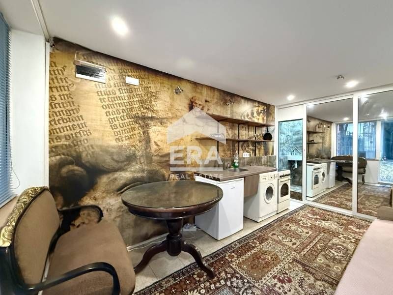 Продава се Къща в София, Център - 50 кв.м за 3980 €/кв.м - Снимка #1