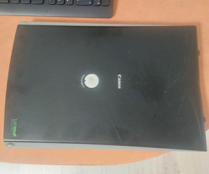 Сканер  Canon Lide 25