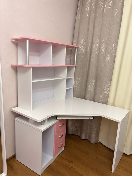 Спальный гарнитур для девочек (мебель со всем необходимым)