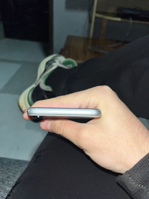 продаеться Iphone SE2020