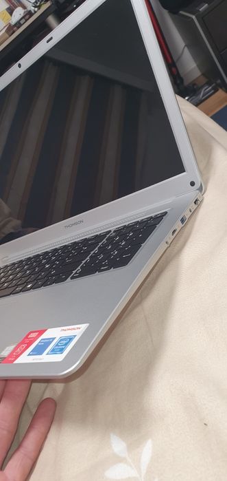Laptop Thomson 17 inch ,8 ram,1THdd