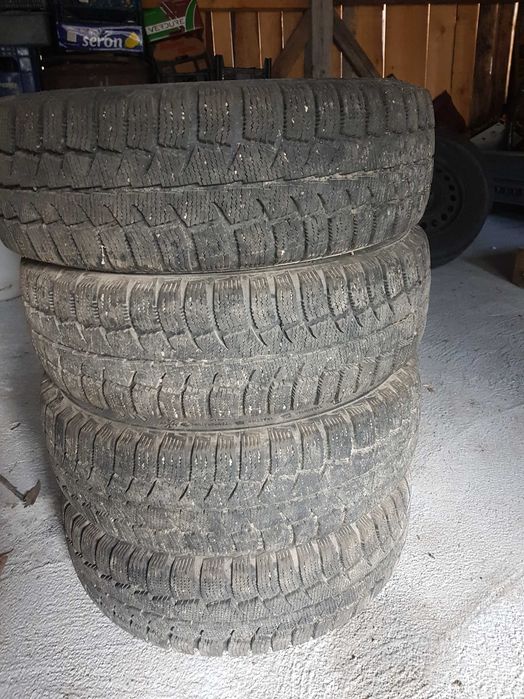 Комплект зимни гуми с джанти
