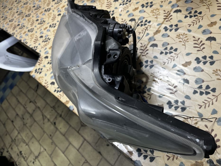 Lexus CT 200h ляв фар