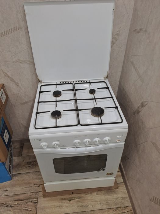 Продам газ плиту гифест