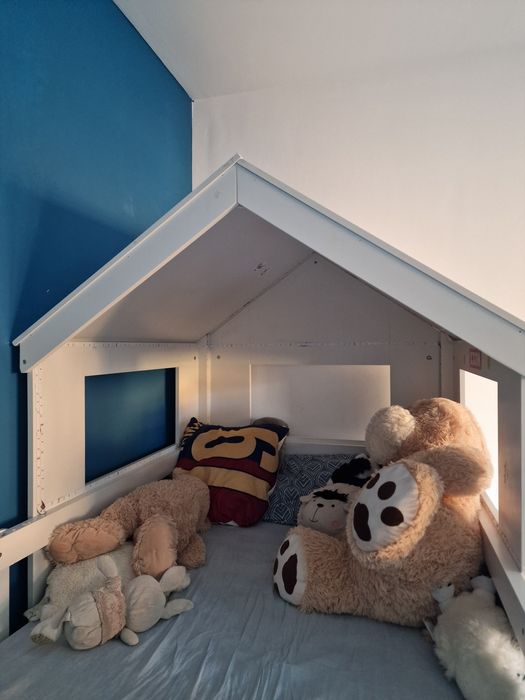 Pat tip căsuță pentru camera copiilor