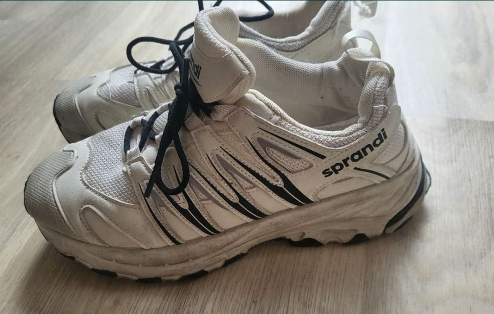 Маратонки  39 номер