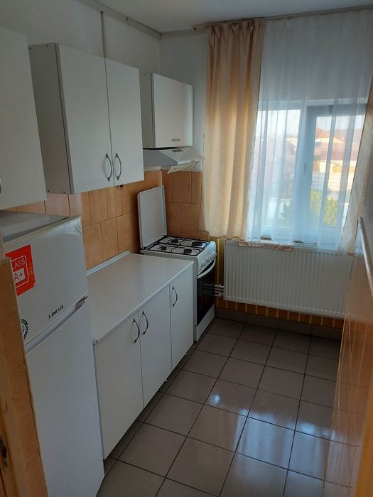 Închiriez apartament 3 camere Cumpana