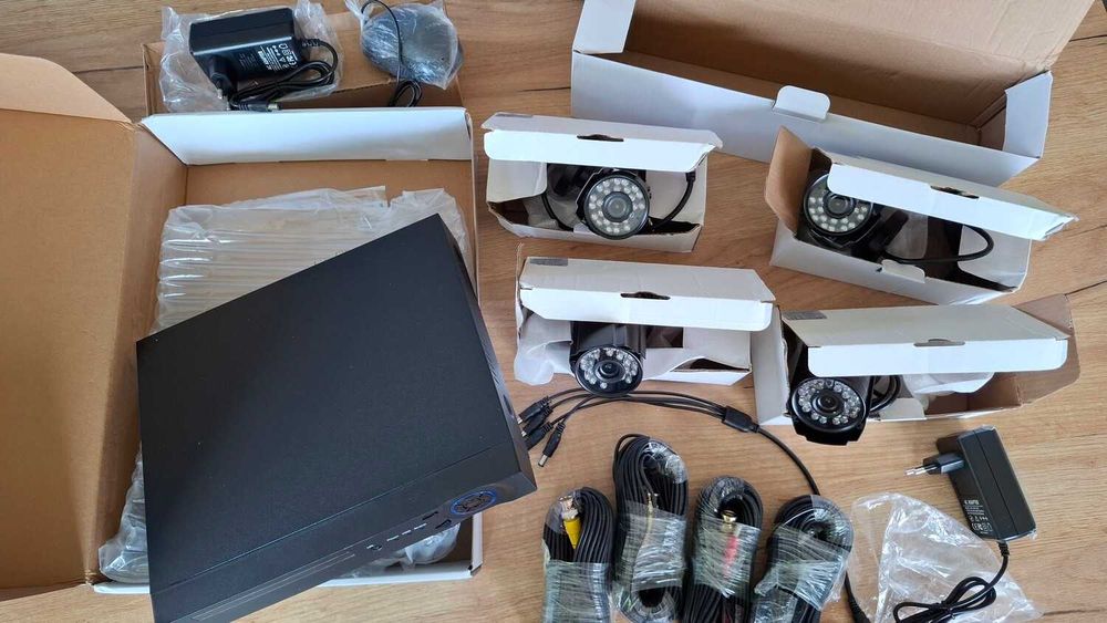 DVR за видеонаблюдение + 4 камери