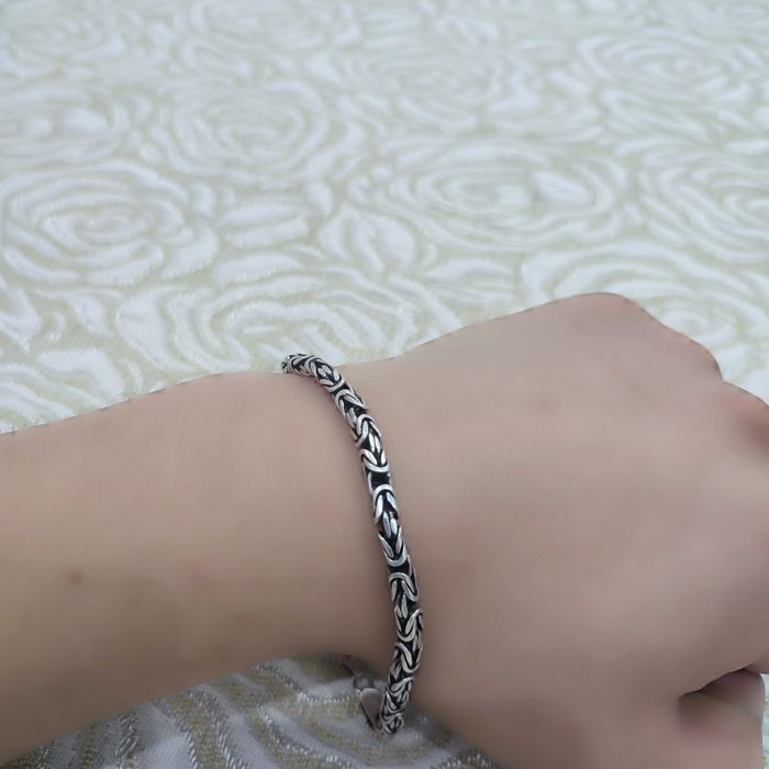 Sotiladi narxi 80.0000 suum braslet grrm 18.5 kalso hudo holasa puliga