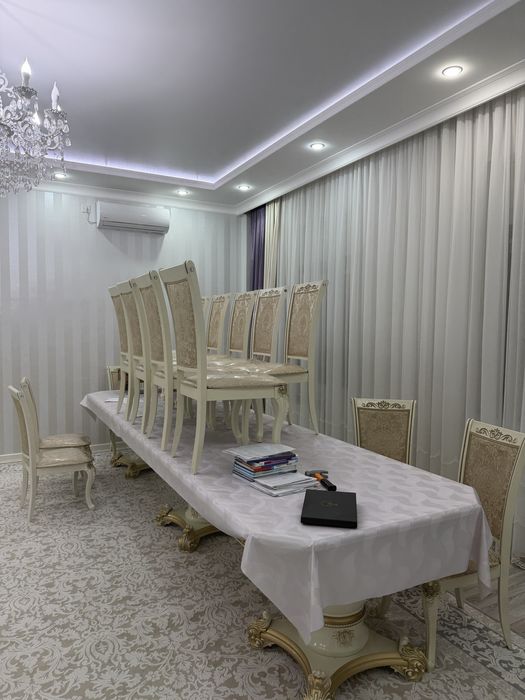 4 метр созганда 5 метр стол, 12 стуля сатылады идеальный качество.