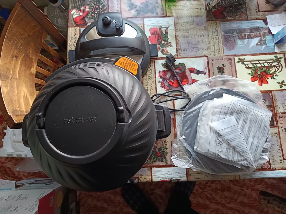 Instant Pot Duo Crisp + Air Fryer 8L – Като нов, ползван 3 пъти