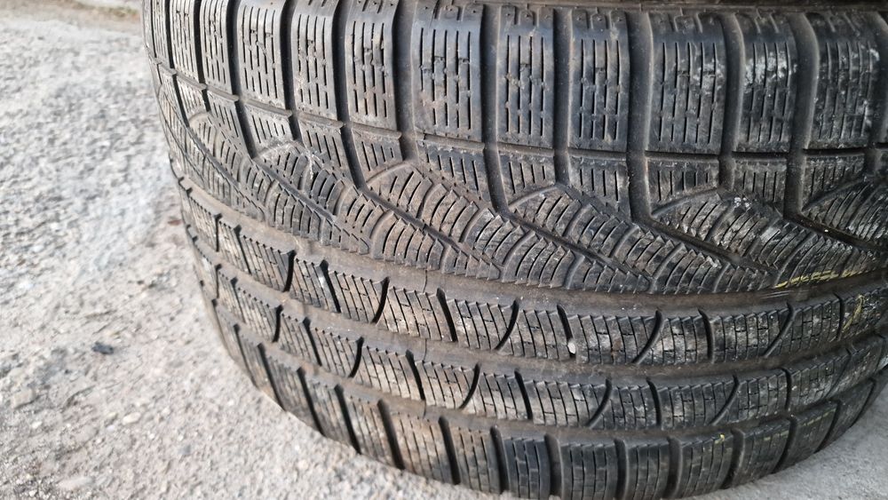 295 35 19 Pirelli 2 anvelope iarna ca noi