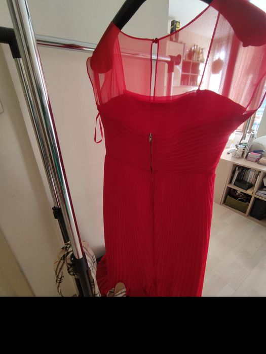 Две червени рокли Л