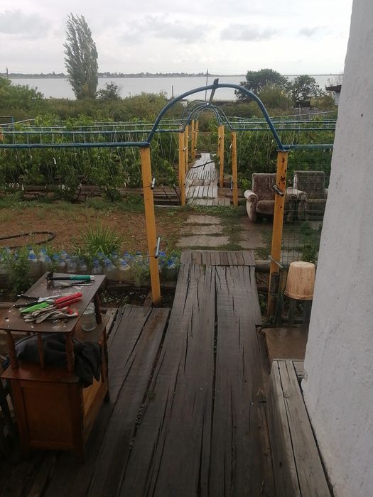 Дача на берегу соленого озера