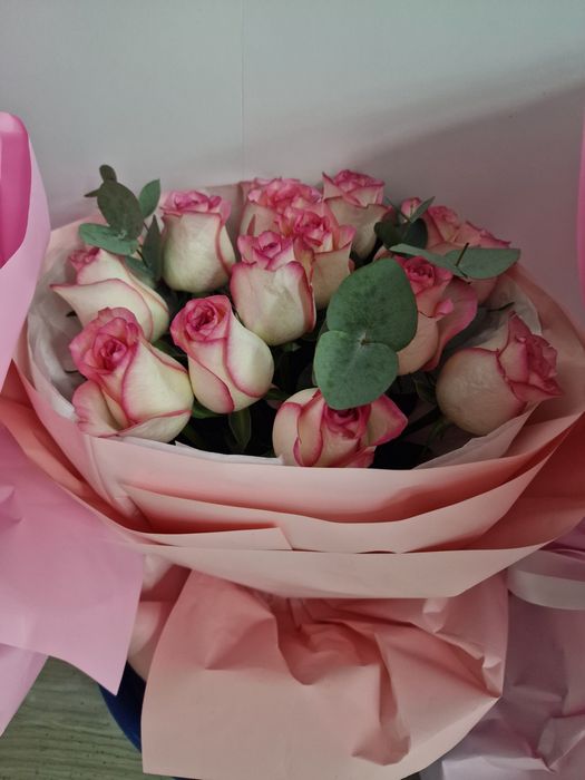 Цветы свежие розы.