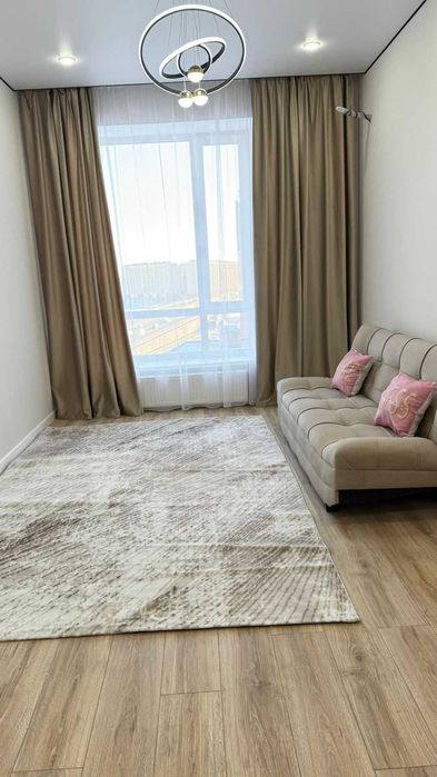 2 ком.кв. 38 кв.м  Айтматова, 79