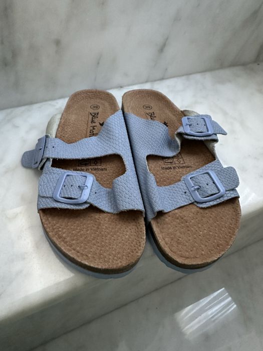 Slapi albastri de vara