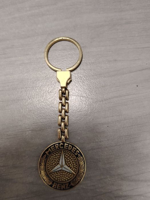 Breloc din  aur Mercedes
