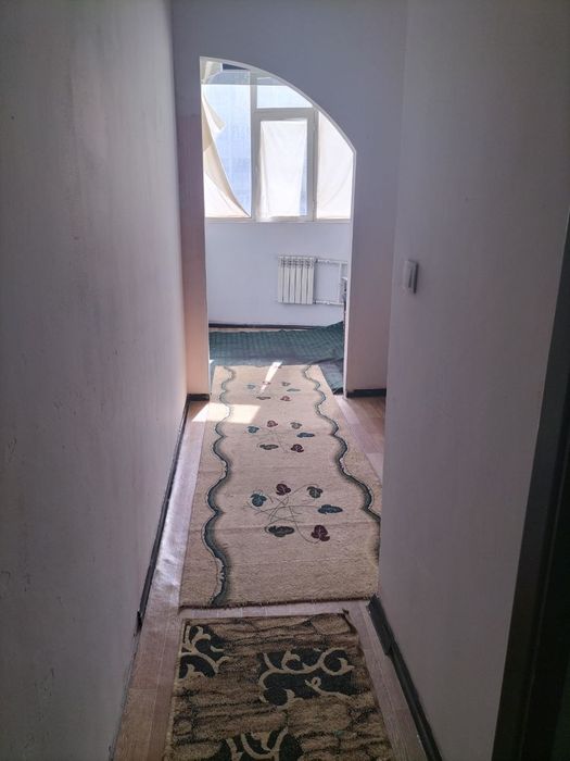 1xonali xonadon sotiladi.Shaxar markazidan.Garden house orqasi