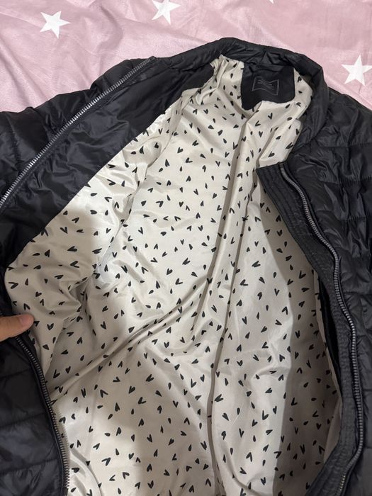 Тонкая куртка в черном цвете