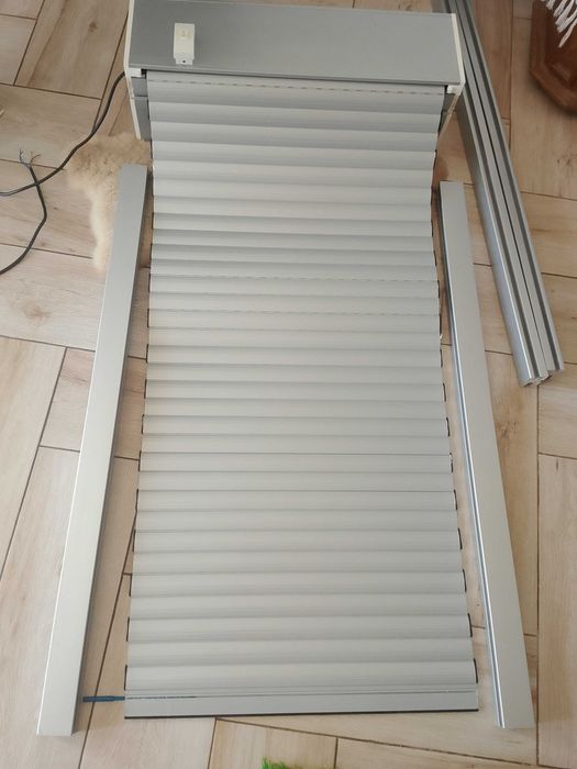 Rulouri incastrate aluminiu