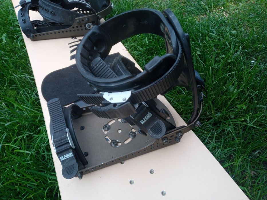 vând placă snowboard,boots