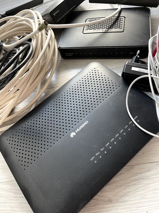 Модемы рисиверы тюнер провода и все прочее за все 10 тыс тнг