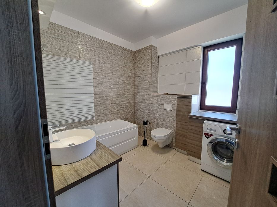 Inchiriez ap cu 2 camere si parcare subterana zona Europa